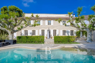 House for sale in real estate MARSEILLE 13EME  - 8 rooms - 371 m² 