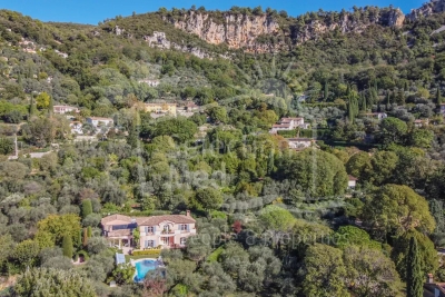 Maison &agrave; vendre &agrave; GRASSE  - 6 pi&egrave;ces - 310 m&sup2; 