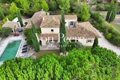 Maison à vendre à MAUSSANE-LES-ALPILLES  - 8 pièces - 265 m² 