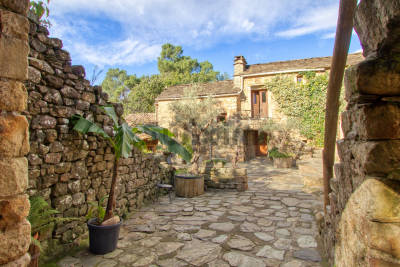 Maison à vendre à AUJAC  - 13 pièces - 270 m² 