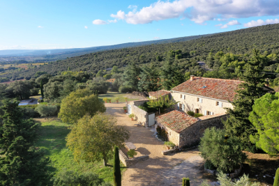 House for sale in RUSTREL  - 12 rooms - 275 m² 