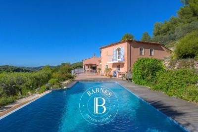 Maison &agrave; vendre &agrave; Sanary-sur-Mer  - 6 pi&egrave;ces 240 m&sup2; 