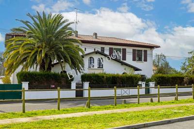Maison à vendre à ANGLET  - 8 pièces - 300 m² 