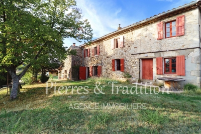 Maison à vendre à APT  - 15 pièces - 470 m² 