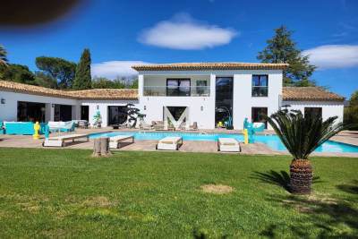Maison &agrave; vendre &agrave; LE PLAN-DE-LA-TOUR  - 9 pi&egrave;ces - 300 m&sup2; 