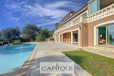 Maison à vendre à VALLAURIS  - 10 pièces - 400 m² 