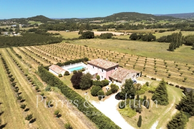 Maison à vendre à APT  - 7 pièces - 283 m² 