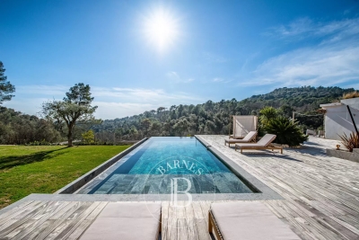 House to rent in ST-PAUL-DE-VENCE Clement Roassal - 8 rooms - 300 m² 