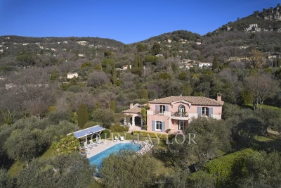 House for sale in GRASSE Magagnosc - 9 rooms - 304 m&sup2; 