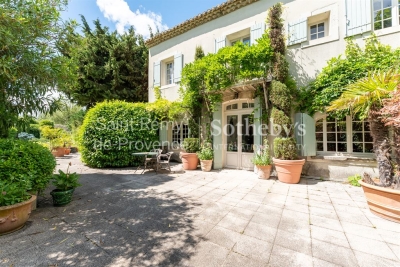 House for sale in MAILLANE Sud Est Plateau Puyricard - 8 rooms - 210 m² 