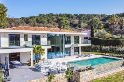 Maison à louer à MOUGINS  - 7 pièces - 340 m² 
