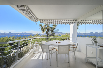 Appartement à vendre à CANNES Croisette-Palm-Beach - 4 pièces - 108 m² 