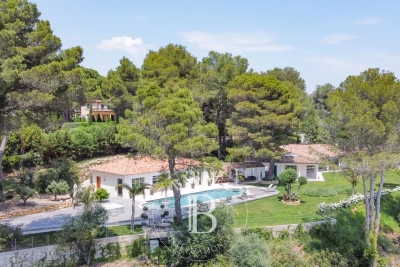 Maison à louer à MOUGINS Sainte-Catherine - 12 pièces - 625 m² 