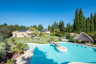 House for sale in EYGALIÈRES  - 13 rooms - 335 m&sup2; 