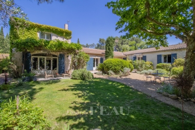 House for sale in ST-RÉMY-DE-PROVENCE Farges-Perier - 9 rooms - 280 m² 