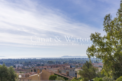 Apartment for sale in HYÈRES  - 5 rooms - 146 m² 