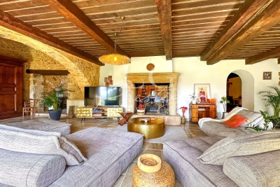 Maison à vendre à MONTAUROUX Montauroux - 5 pièces - 235 m² 