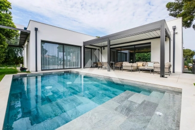 House for sale in ROQUEBRUNE-CAP-MARTIN Cap Martin - 7 rooms - 296 m&sup2; 