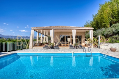 Maison à vendre à Cagnes-sur-Mer  - 9 pièces 298 m² 