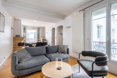 Apartment for sale in PARIS 17EME Les Archives 1 - 3 rooms - 54 m² 
