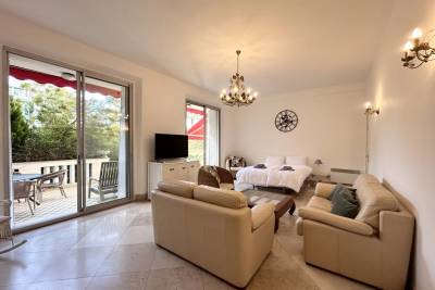 Apartment to rent in CANNES Moulieres - 3 rooms - 115 m² 