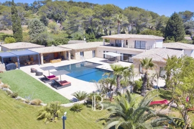 Maison à louer à MOUGINS  - 7 pièces - 378 m² 