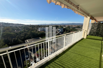 Appartement à vendre à ST-RAPHAËL Valescure Est-Aiguebonne - 3 pièces - 74 m² 