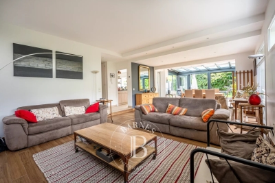 House for sale in RUEIL MALMAISON  - 8 rooms - 303 m&sup2; 