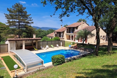 Maison à vendre à MONTÉLIMAR  - 11 pièces - 284 m² 