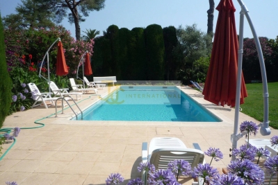 Maison à louer à ANTIBES  - 7 pièces - 250 m² 