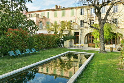 House for sale in APT  - 12 rooms - 350 m² 