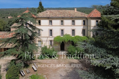 Maison à vendre à ST-SATURNIN-LÈS-APT Joucas - 17 pièces - 821 m² 