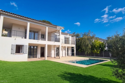 Maison &agrave; vendre &agrave; ST-AYGULF  - 4 pi&egrave;ces - 137 m&sup2; 