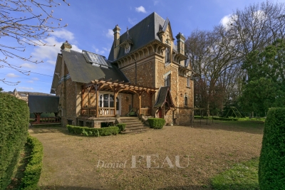 Maison à vendre à TRIEL SUR SEINE Val d'Albian Parc de Diane - 15 pièces - 249 m² 
