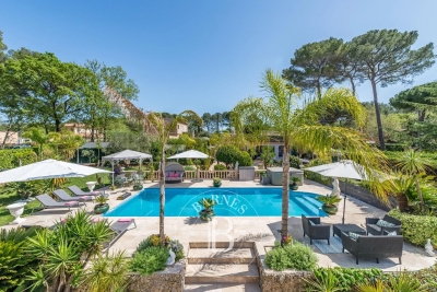 Maison à vendre à MOUANS-SARTOUX Bois Fleuri-Chevre d'Or-Saint Philippe - 5 pièces - 200 m² 