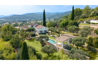 Maison à vendre vue piscine fayence 