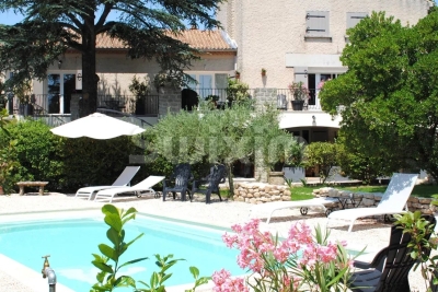 Maison à vendre à VACQUEYRAS  - 12 pièces - 500 m² 