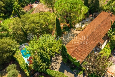 House for sale in GRASSE Magagnosc - 8 rooms - 380 m&sup2; 