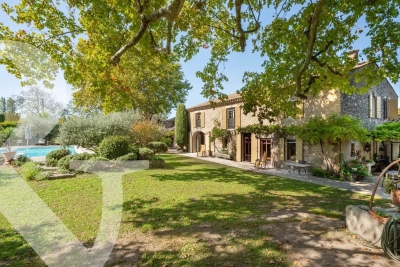 Maison à vendre à EYGALIÈRES  - 8 pièces - 575 m² 