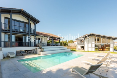Maison &agrave; vendre &agrave; ST-JEAN-DE-LUZ Front de Mer - 11 pi&egrave;ces - 510 m&sup2; 