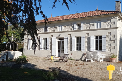 Maison à vendre à ST FORT SUR GIRONDE Sud - 7 pièces - 180 m² 