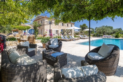 Maison à vendre maison en pierre avec vue dominante 