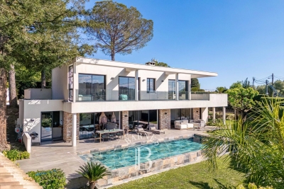 Maison à louer à MOUGINS Sainte-Catherine - 6 pièces - 300 m² 
