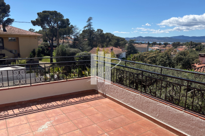 Appartement à vendre à ST-RAPHAËL Valescure Est-Aiguebonne - 5 pièces - 122 m² 