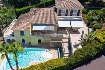 Maison à vendre à LES ADRETS-DE-L'ESTÉREL Les Adrets-de-l'Estérel - 6 pièces - 363 m² 