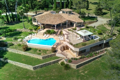 Maison à vendre à MOUGINS Parc des Sports - 10 pièces - 784 m² 