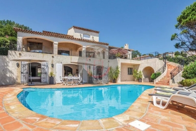 Maison à vendre à LES ADRETS-DE-L'ESTÉREL  - 7 pièces - 332 m² 