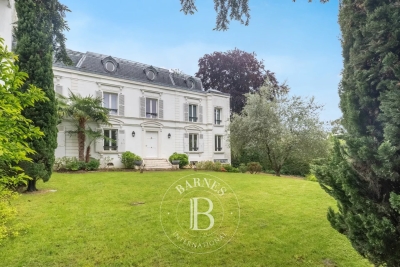 House for sale in VILLE D'AVRAY Pasteur - 10 rooms - 312 m&sup2; 