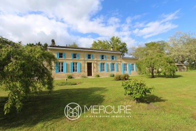 Maison à vendre à CIVRAC-DE-BLAYE  - 12 pièces - 320 m² 