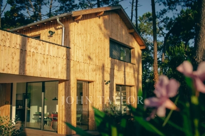 Maison à louer à LÈGE-CAP-FERRET Ouest - 9 pièces - 260 m² 